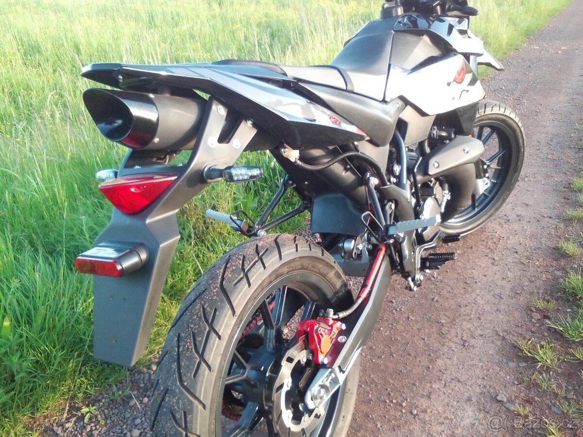 Malaguti supermotard xsm 50 - nový motocykl