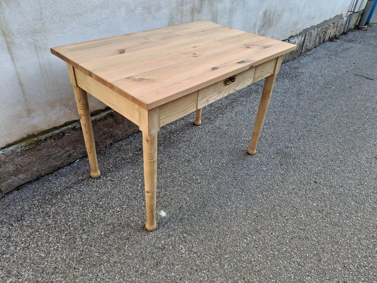 STAROŽITNÝ STŮL PO CELKOVÉ RENOVACI - 4