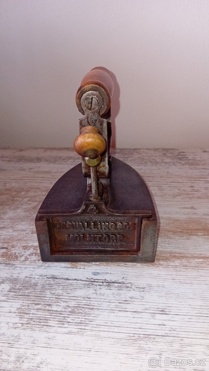 Prodám pěknou starou litinovou žehličku - 4