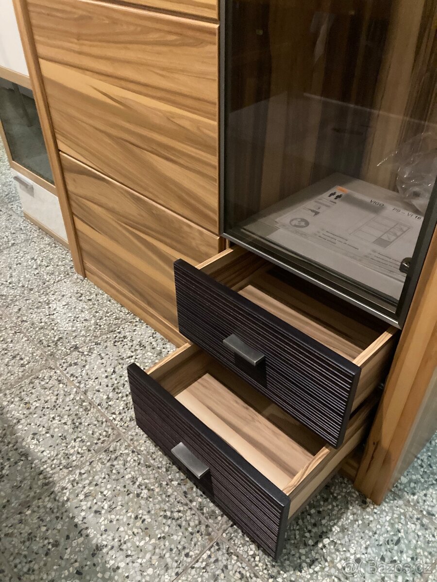 Komoda částečně prosklená/vitrína.Nová - 4
