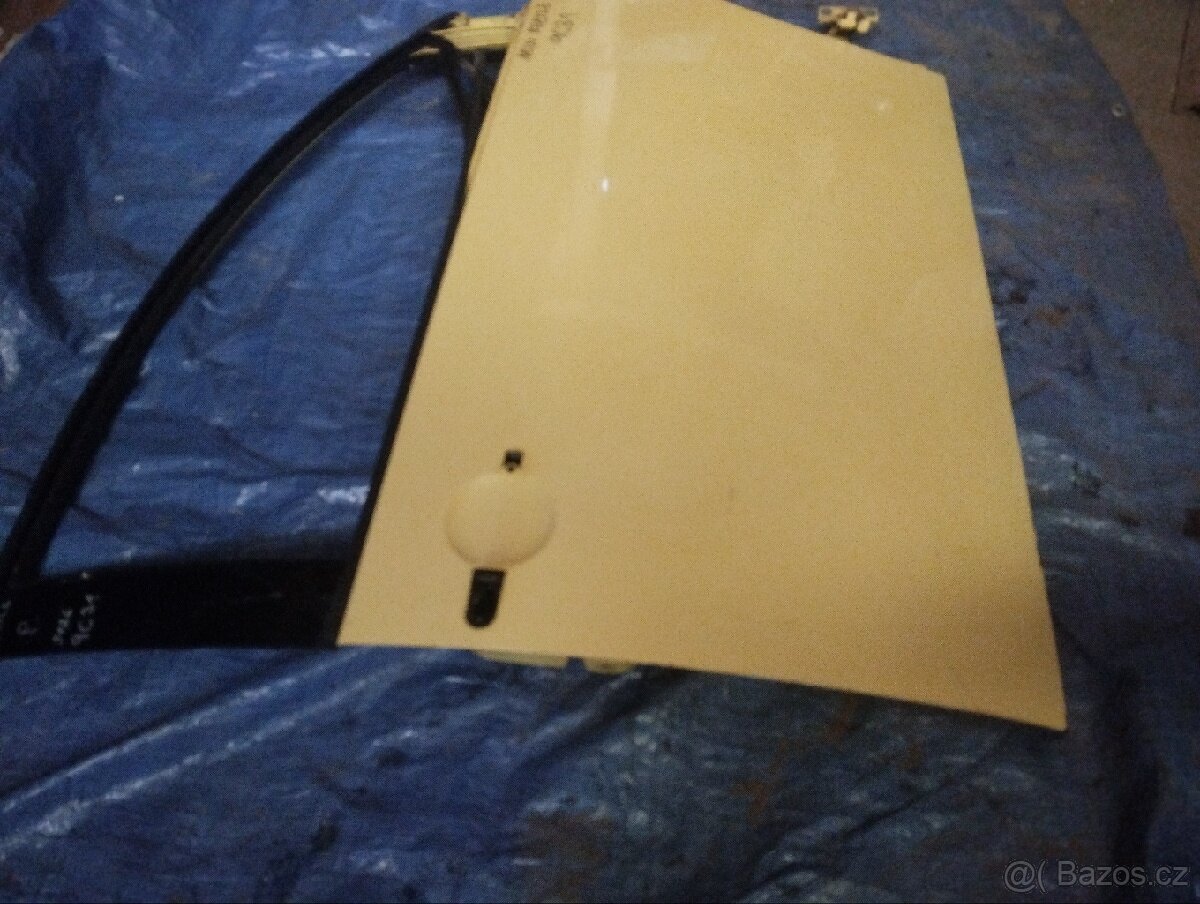 New Beetle pravé dveře žluté - 4