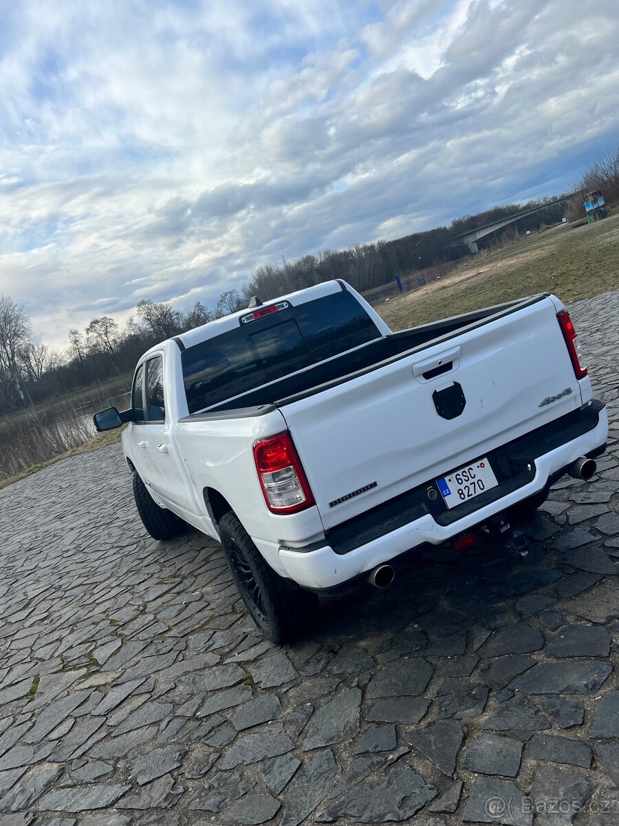 Pronájem Dodge Ram 5.7 Hemi - 4