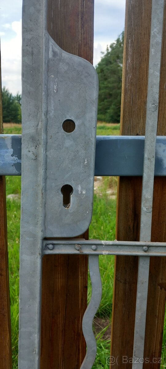 stará kovaná vrata - 4