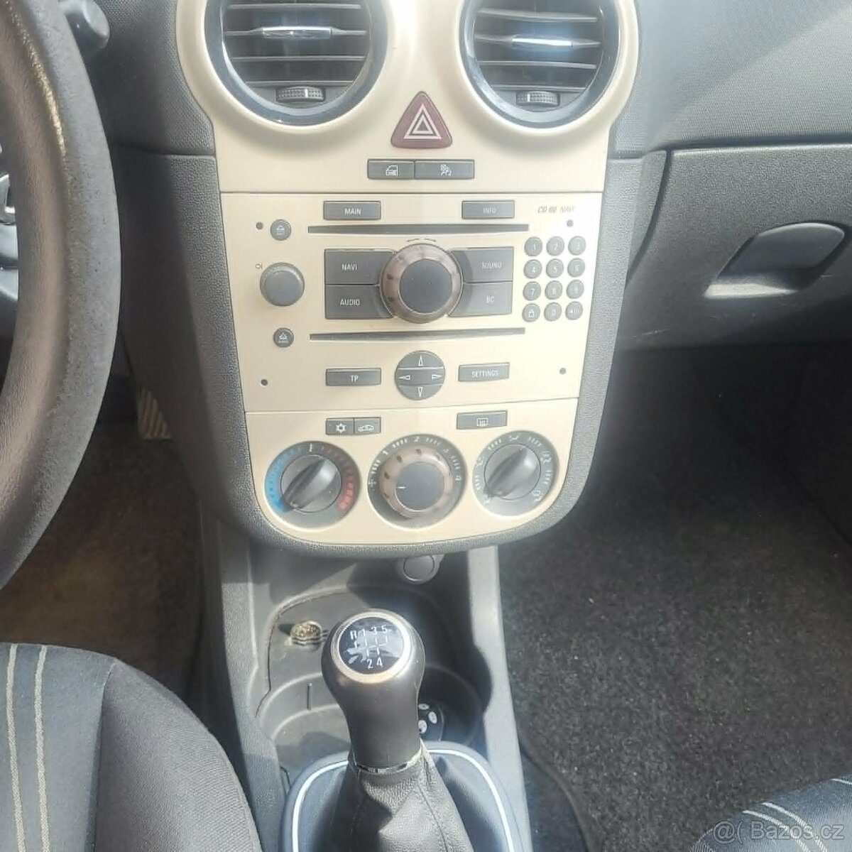 Opel Corsa 1,2 benzín - 4