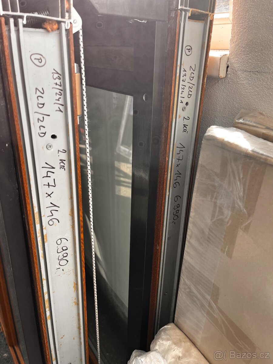 KRÁSNÉ PLASTOVÉ OKNA ZLATÝ DUB VČ.ROLET LOMAX 147x146-PLZEŇ - 4