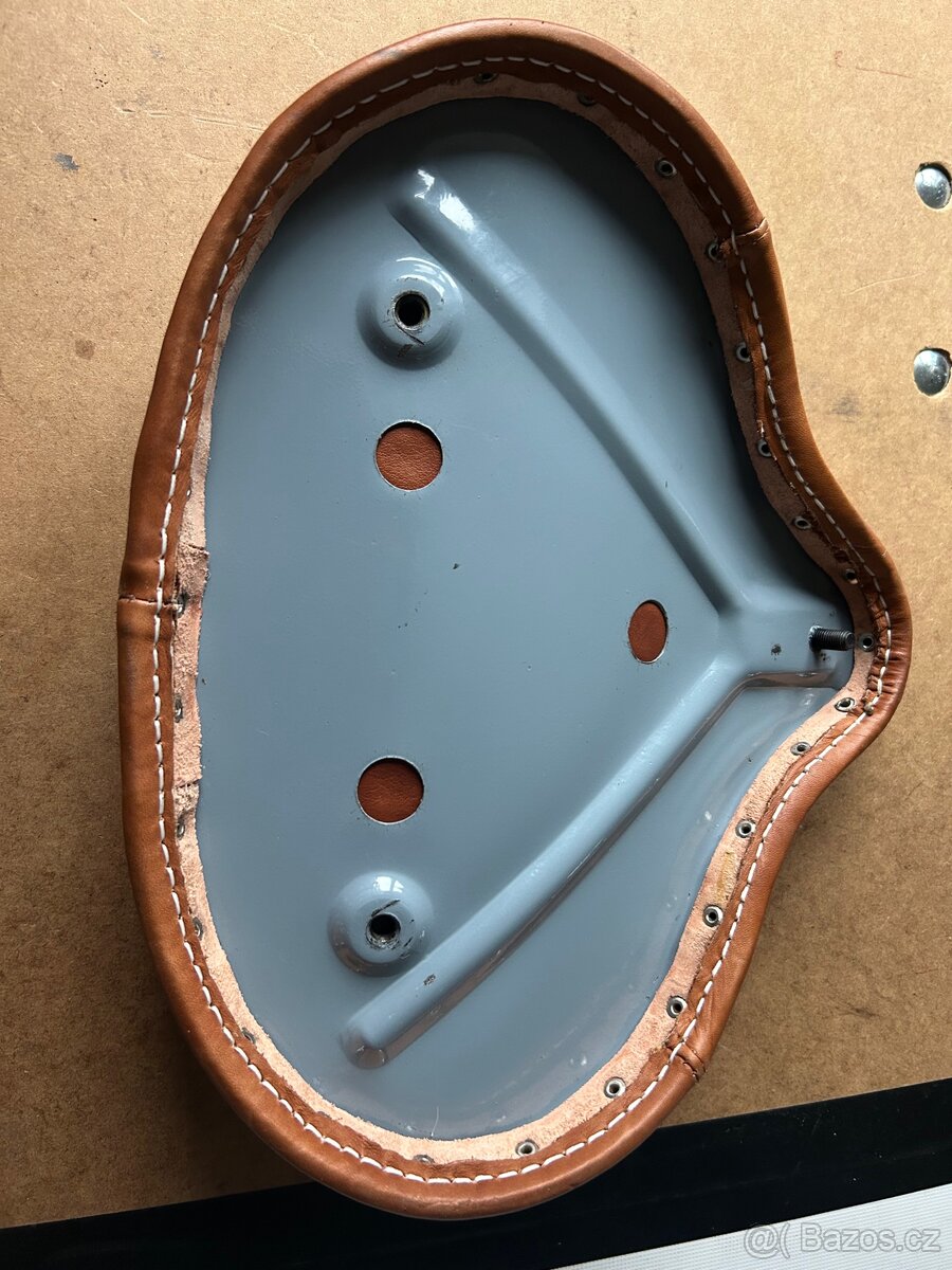 Sedlo Jawa Pérák, ČZ 150C - 4