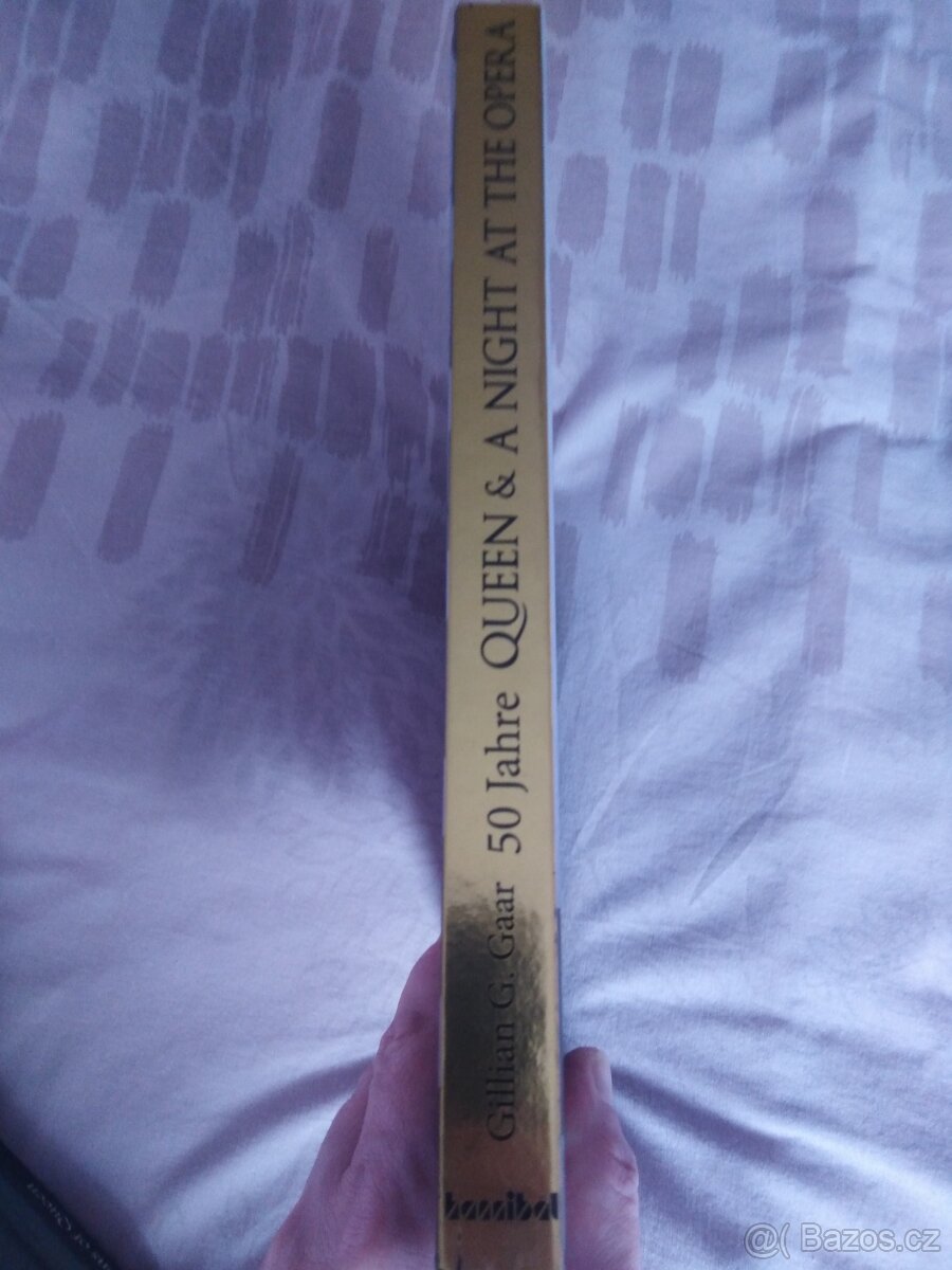 Queen A Night at the Opera kniha - 4