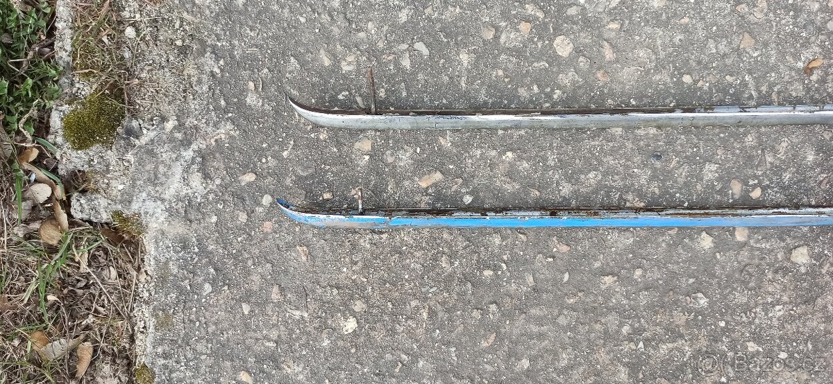 PRODÁM NA TATRA 603 LIŠTY NA LAPAČE - 4