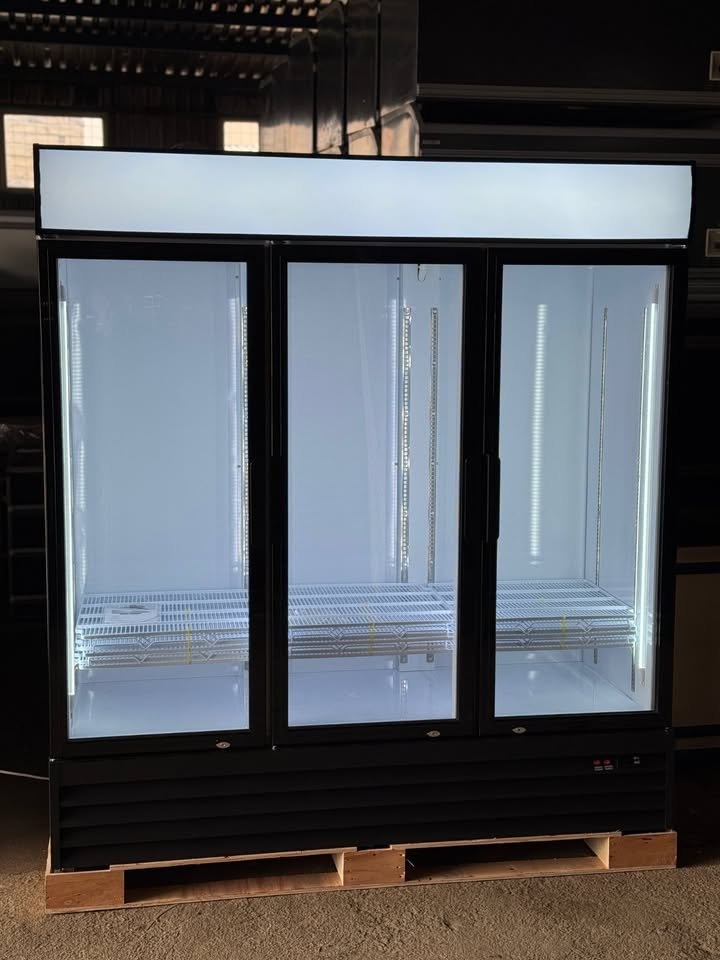 Prosklená chladicí lednice třídveřová - 4