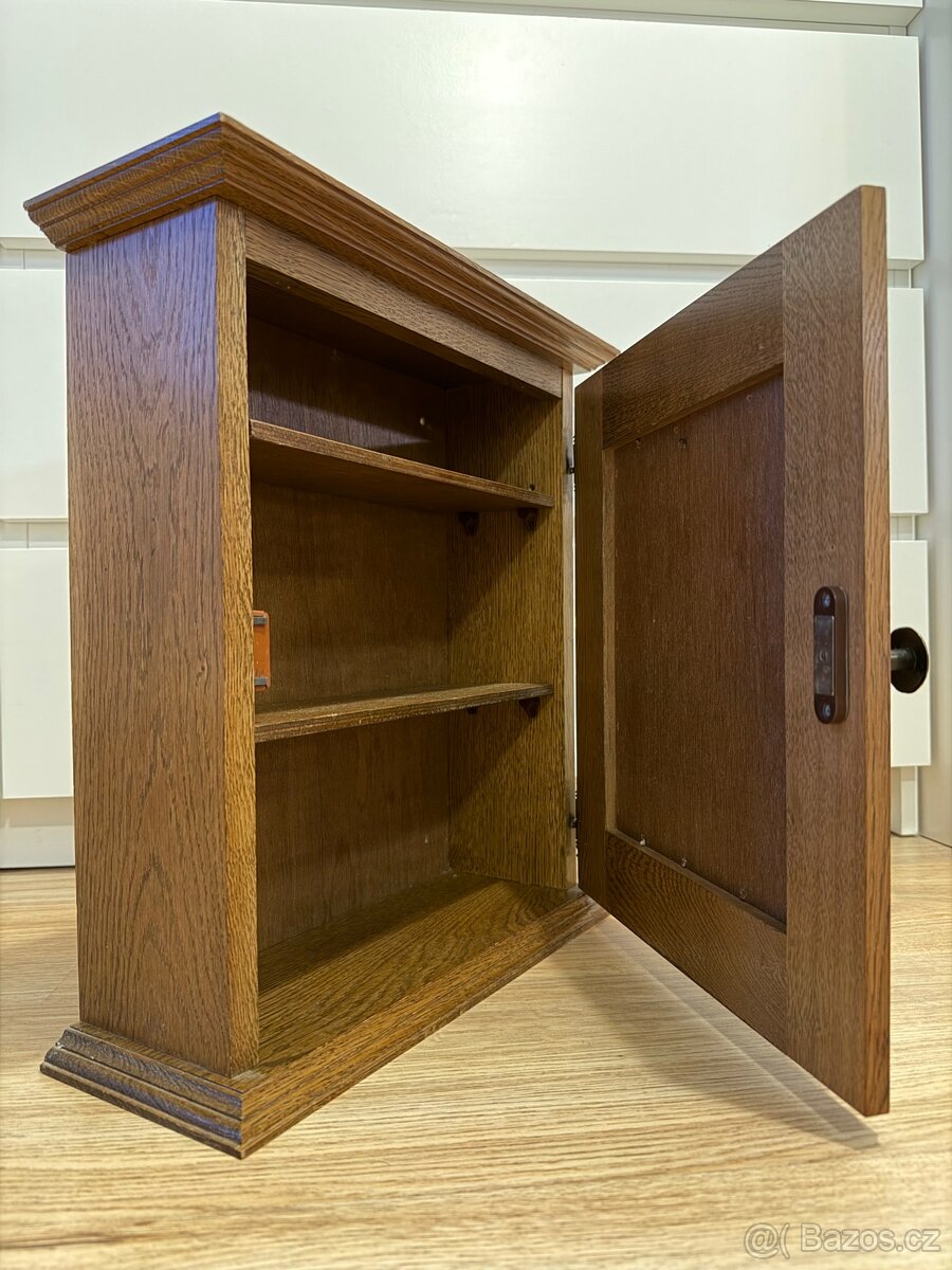 Starožitná skříň - 4