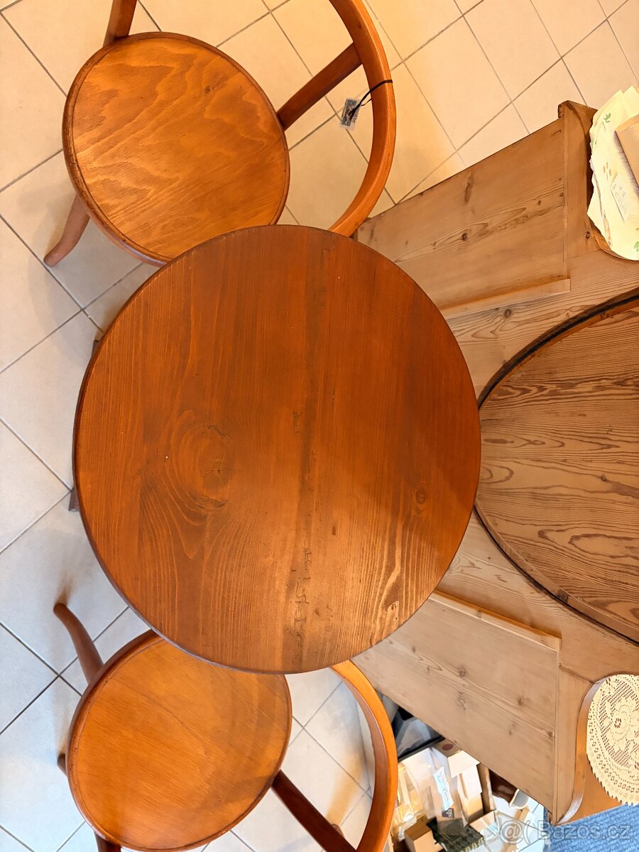 Malý stolek a dvě židle - 4