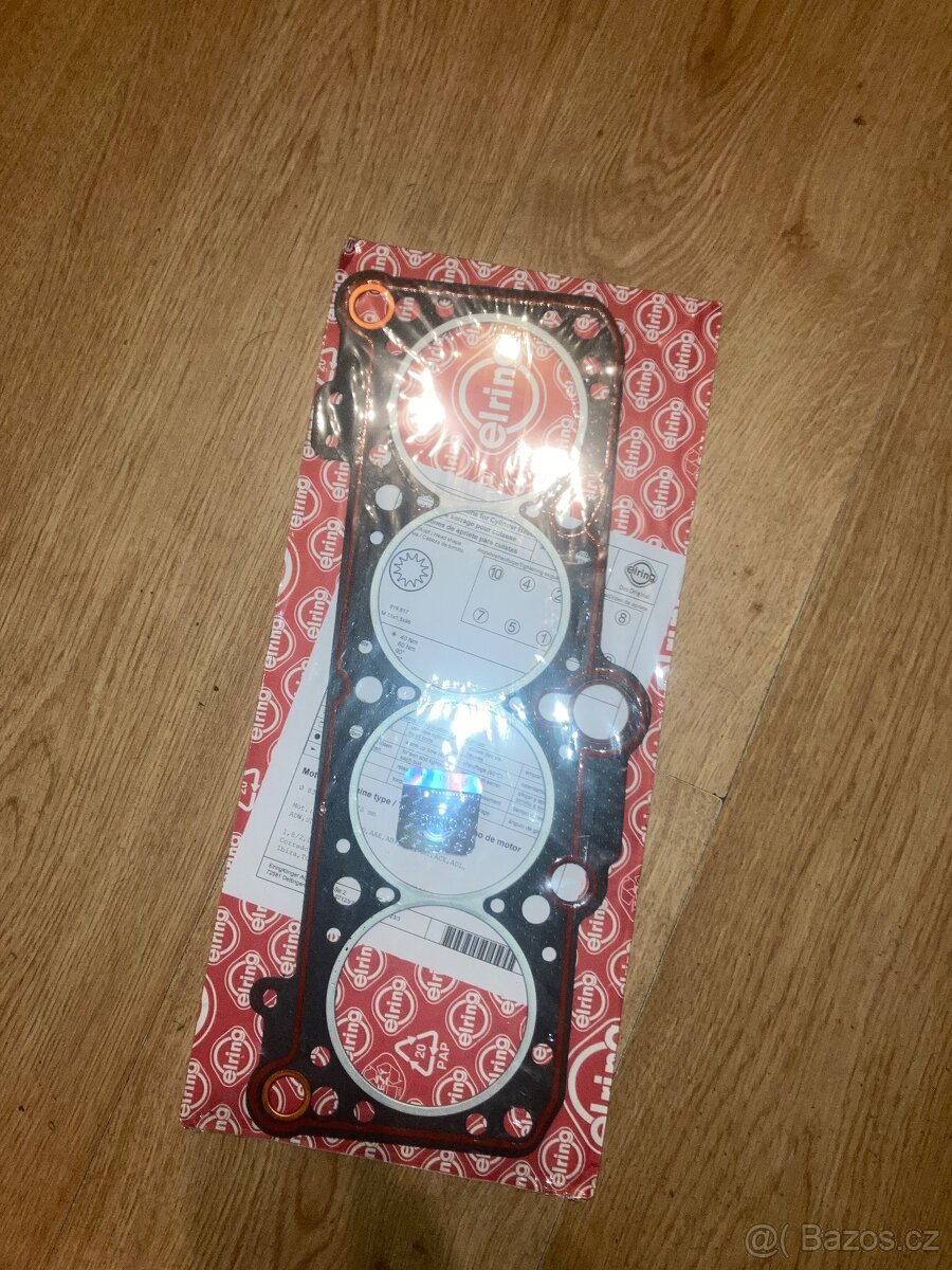 Sada šroubů + těsnění hlavy válců Elring - 4