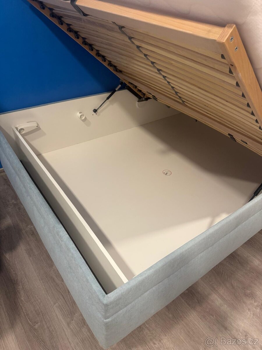 Čalouněná postel 140 cm - 4