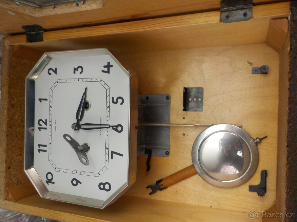 Staré dřevěné a porcelánové hodiny - 4