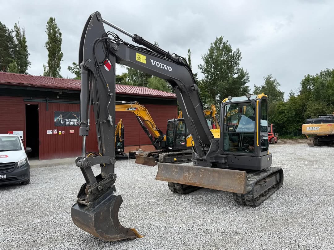 Pásový bagr Volvo ECR88D - 4