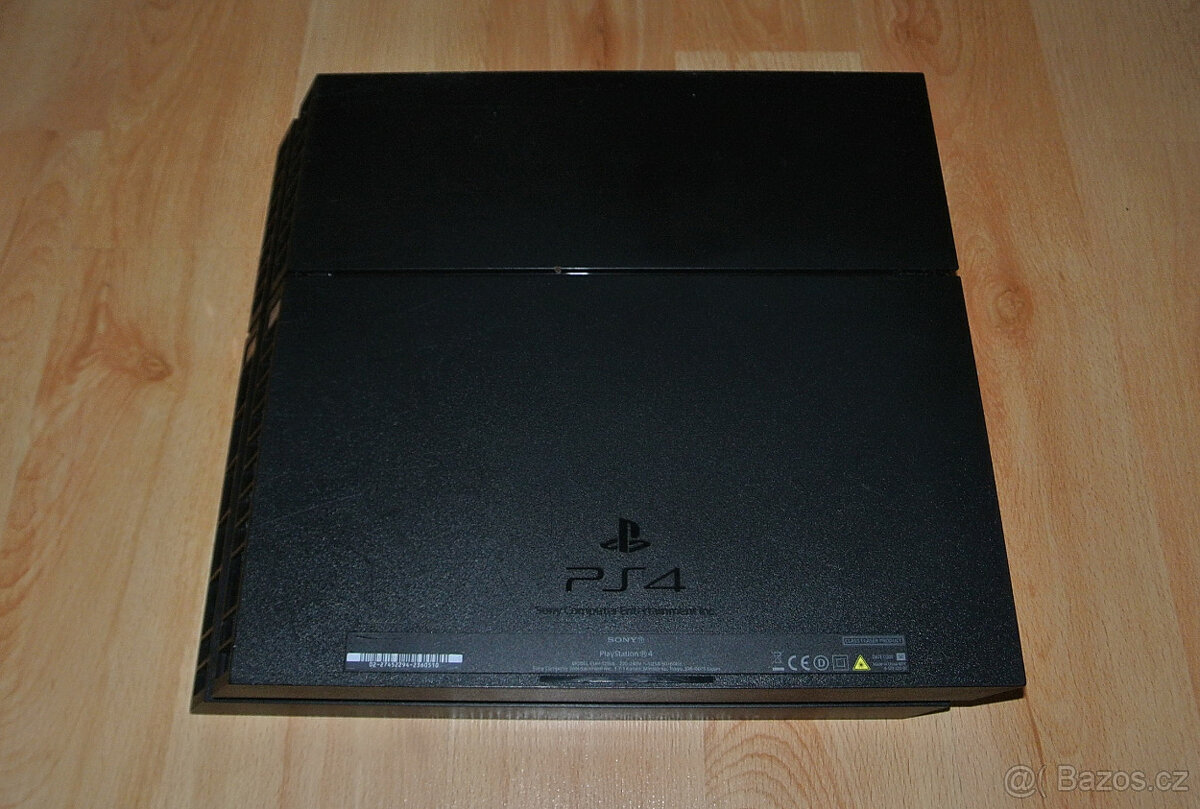 SONY PlayStation 4 + nový ovladač, velmi pěkný stav - 4
