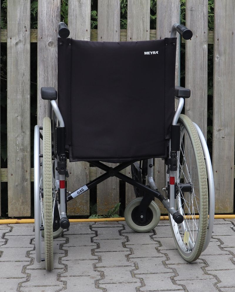 045-Mechanický invalidní vozík Meyra. - 4