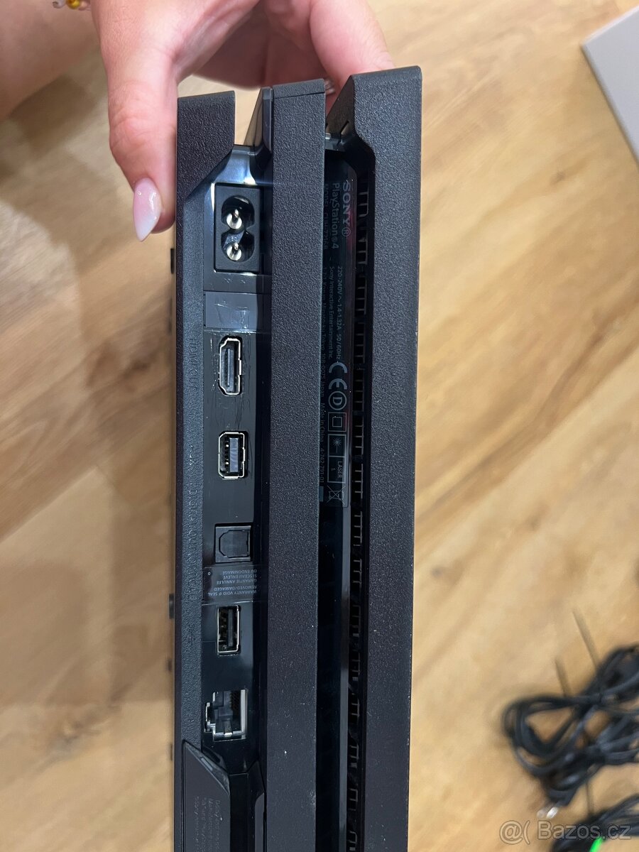🎮 Prodám Playstation 4 PRO 1TB vč. Her - 4