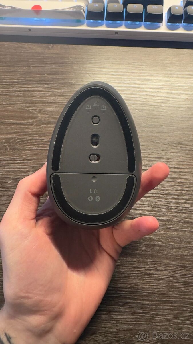 Logitech Lift Vertical Ergonomic Mouse Graphite - 4