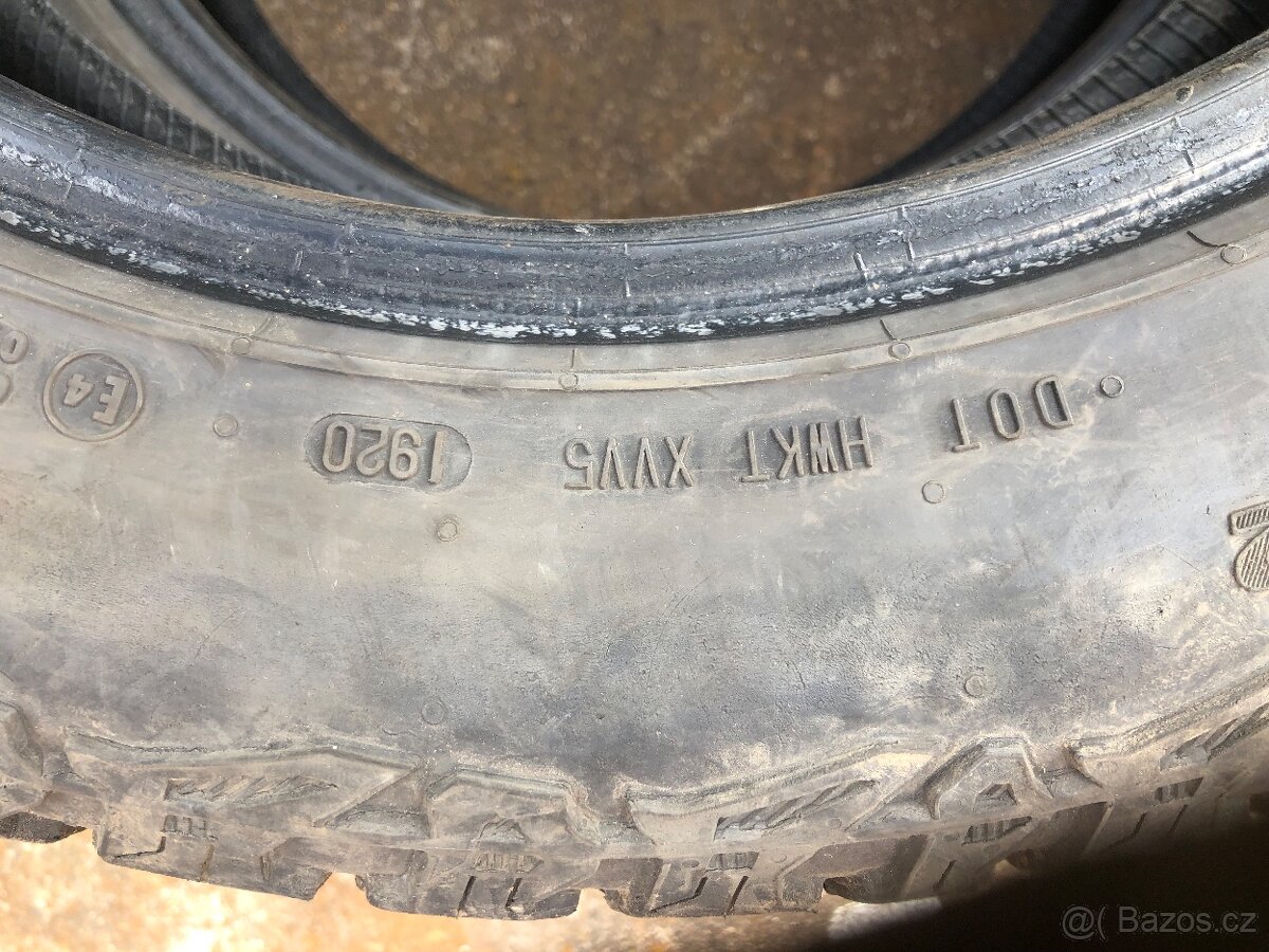 Zimní pneu 215/60/17