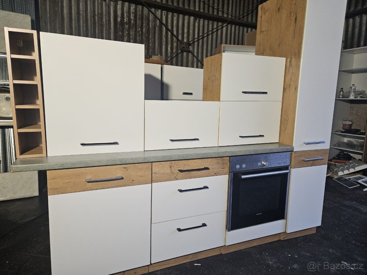 Kuchyňská linka bez spotřebičů - 4