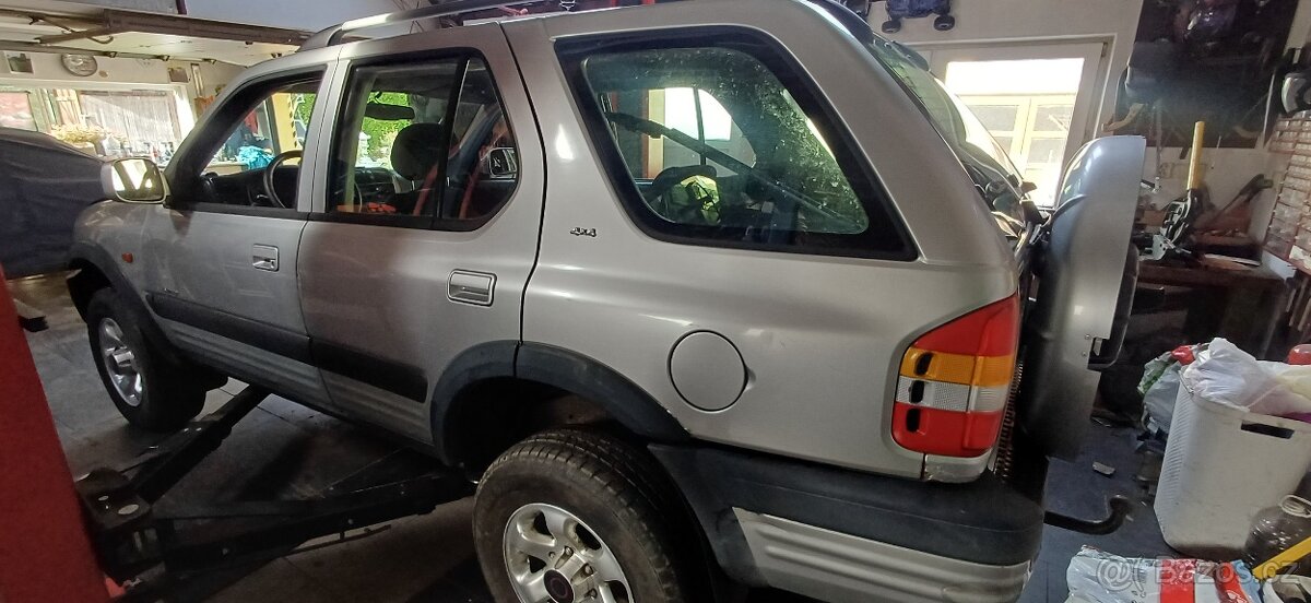 Opel frontera B 2.2i - 4