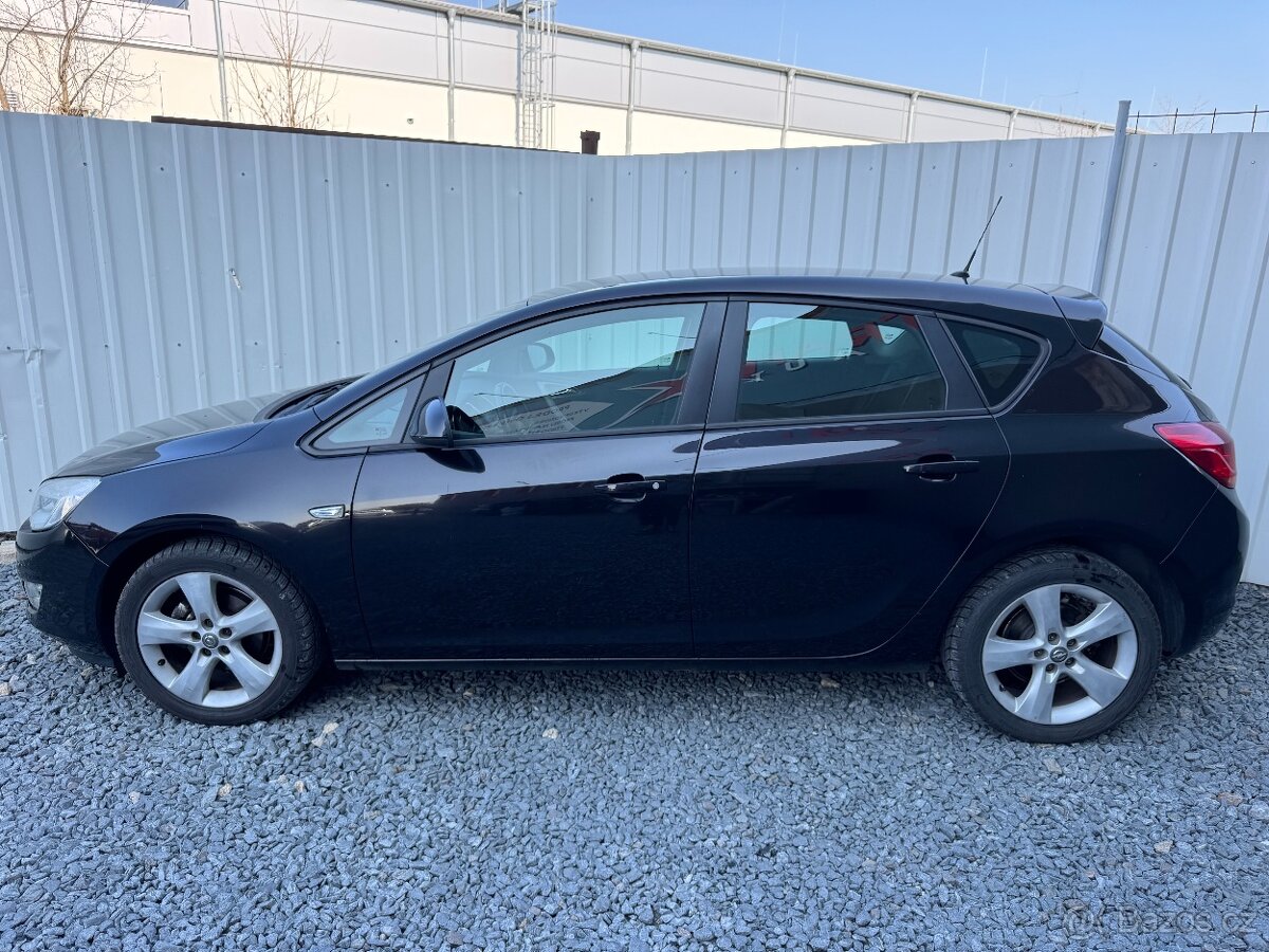 Opel Astra 1,4 i 103kW Cosmo Sports - 4