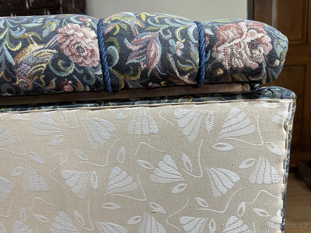 Starožitné sofa, rozkládací, nový potah. - 4