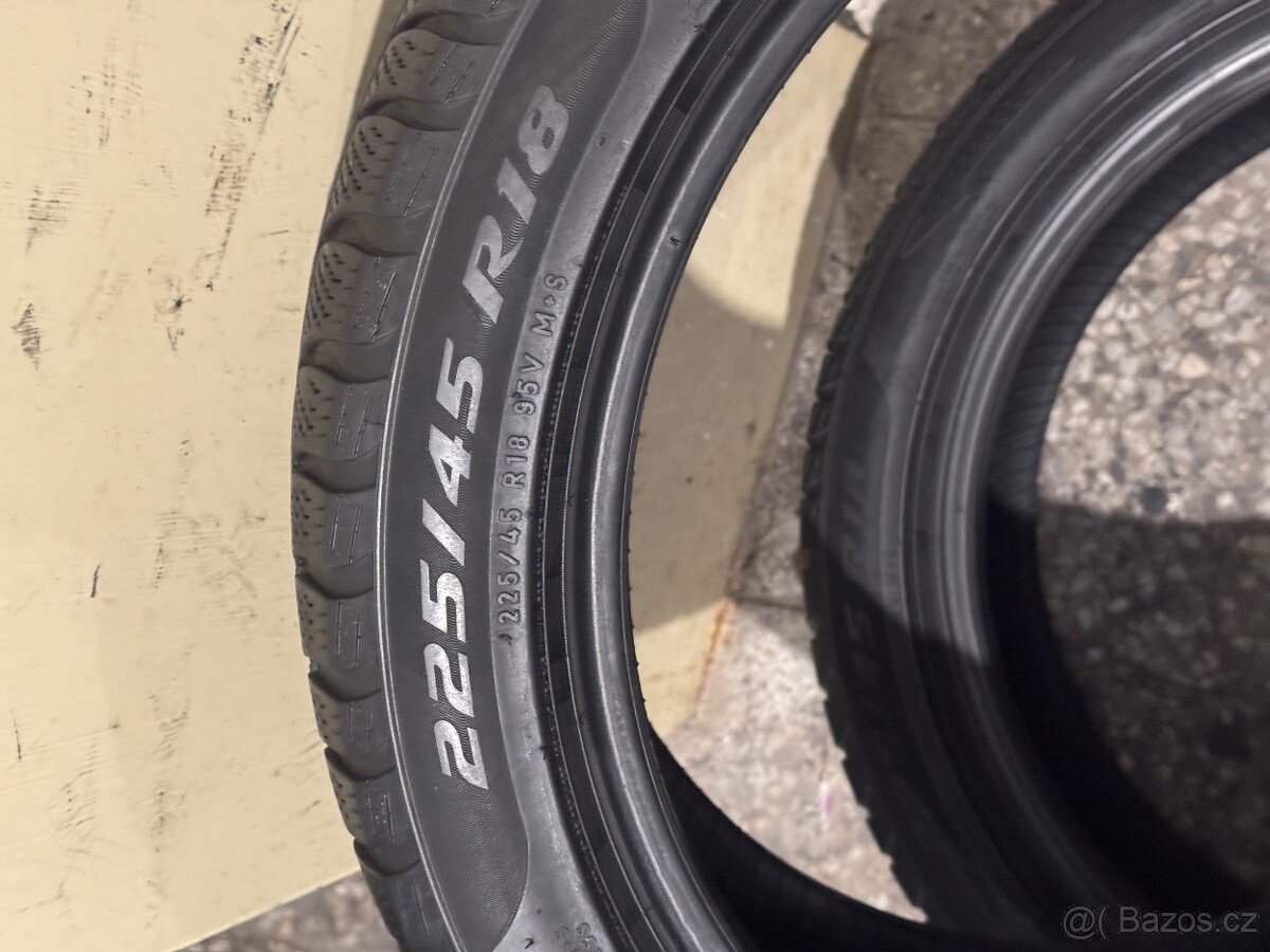 Zimni pneu 225/45/18 Pirelli Sottozero 3 - 4