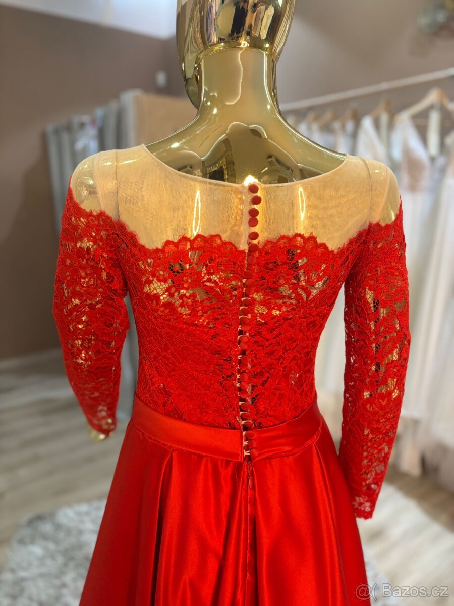 Luxusní červené šaty - 4