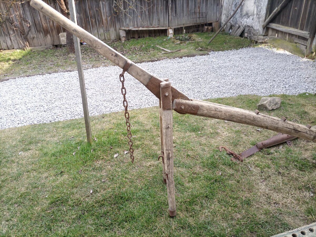 Starý ruční pákový zvedák pokácených stromů - 4