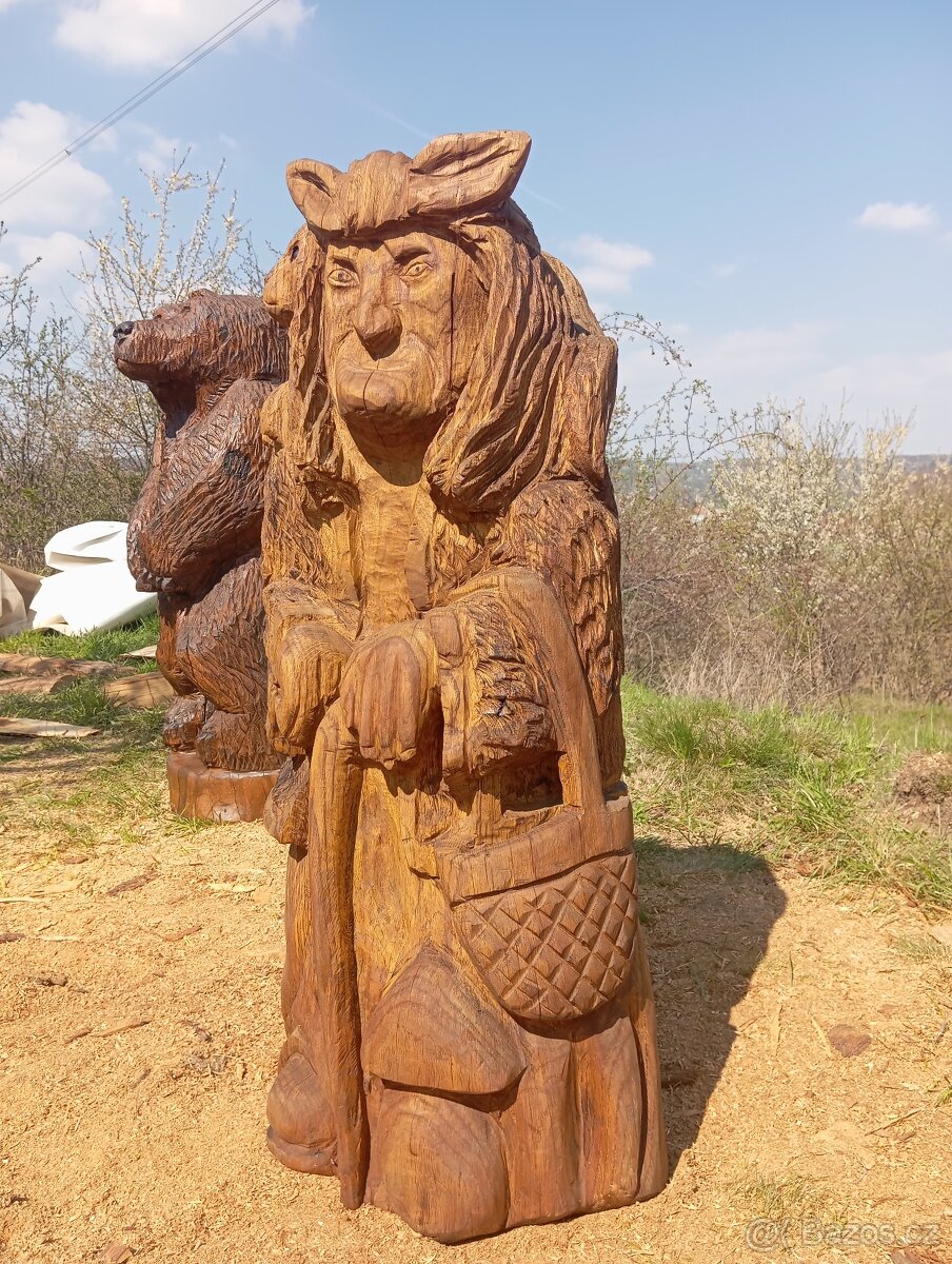 Dřevěná socha čarodějnice - 4