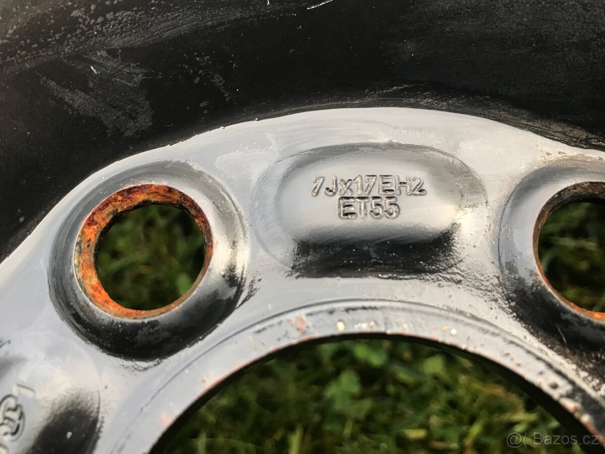 235/65 R17 104V