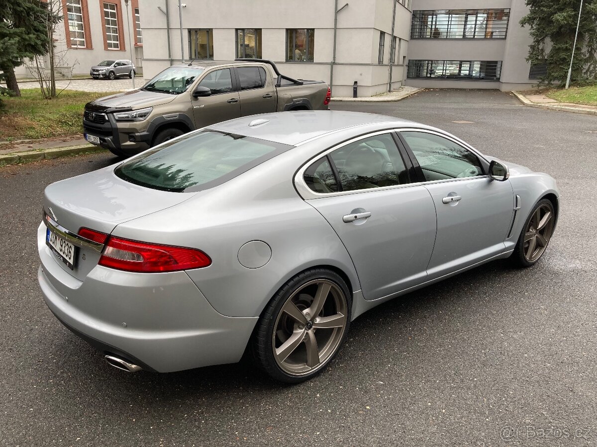 Jaguar XF 2.7D V6 152kW Xenon Navi Alu 21" - 4
