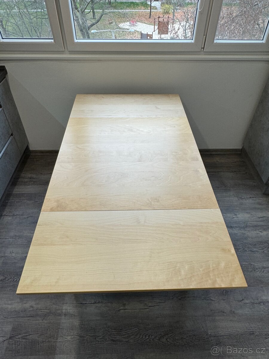 Rozkládací jídelní stůl se čtyřmi židlemi - 4