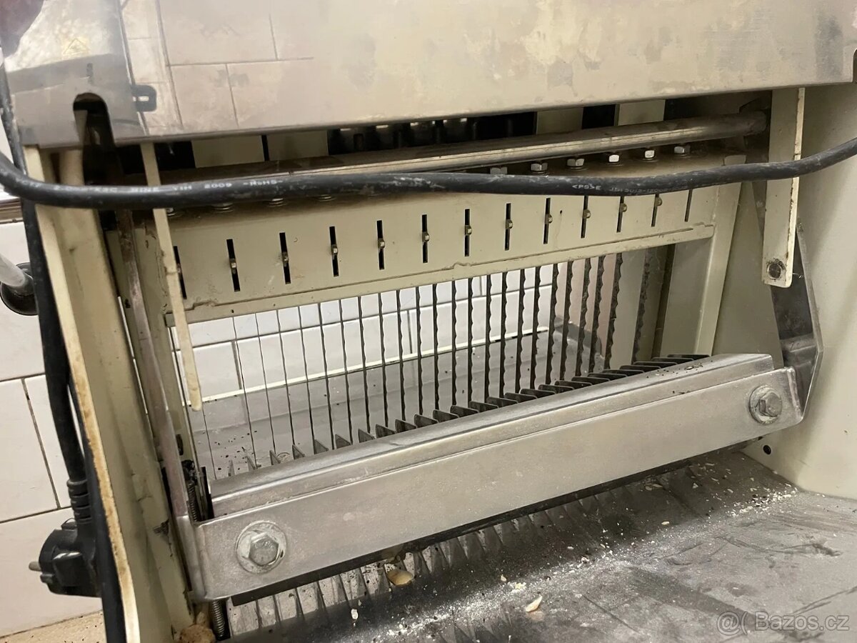 Kráječ pečiva (lot: 25) - 4