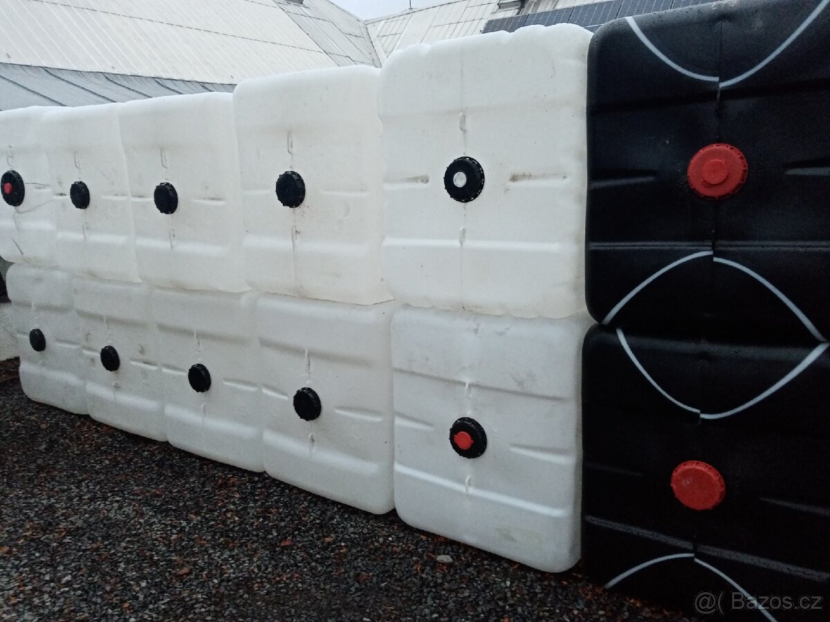 IBC nádrže kontejnery na 1000 litrů bez klece - 4