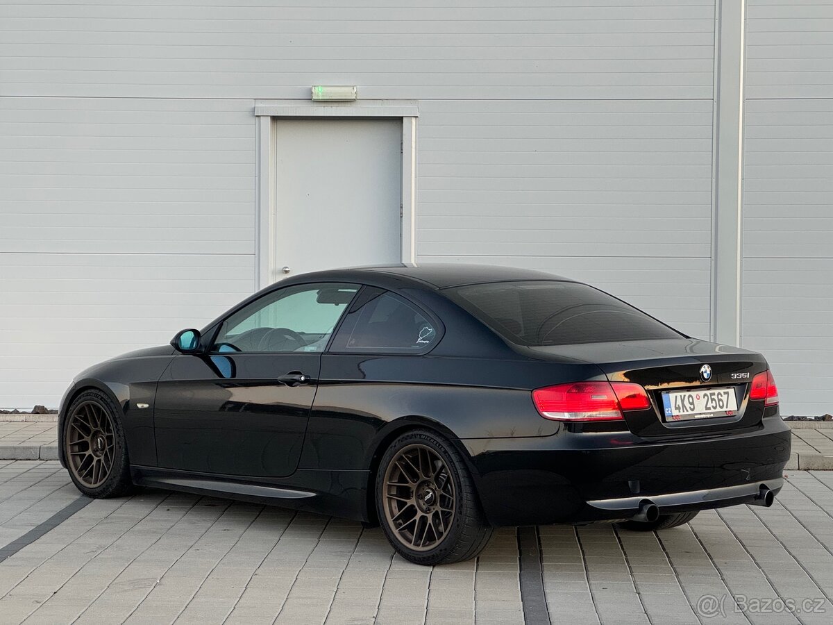 BMW E92 335i Manuál - 4