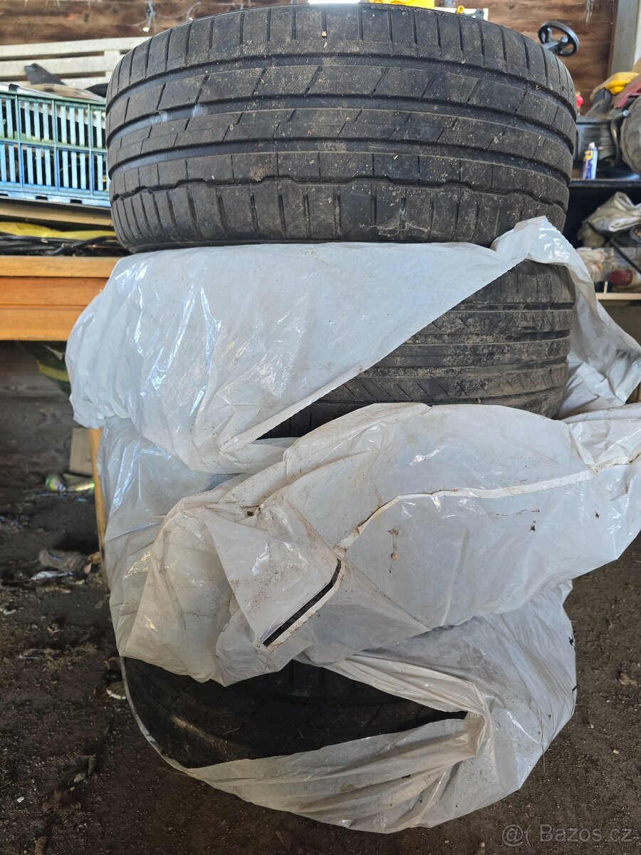 235/45/19 Hankook - 4