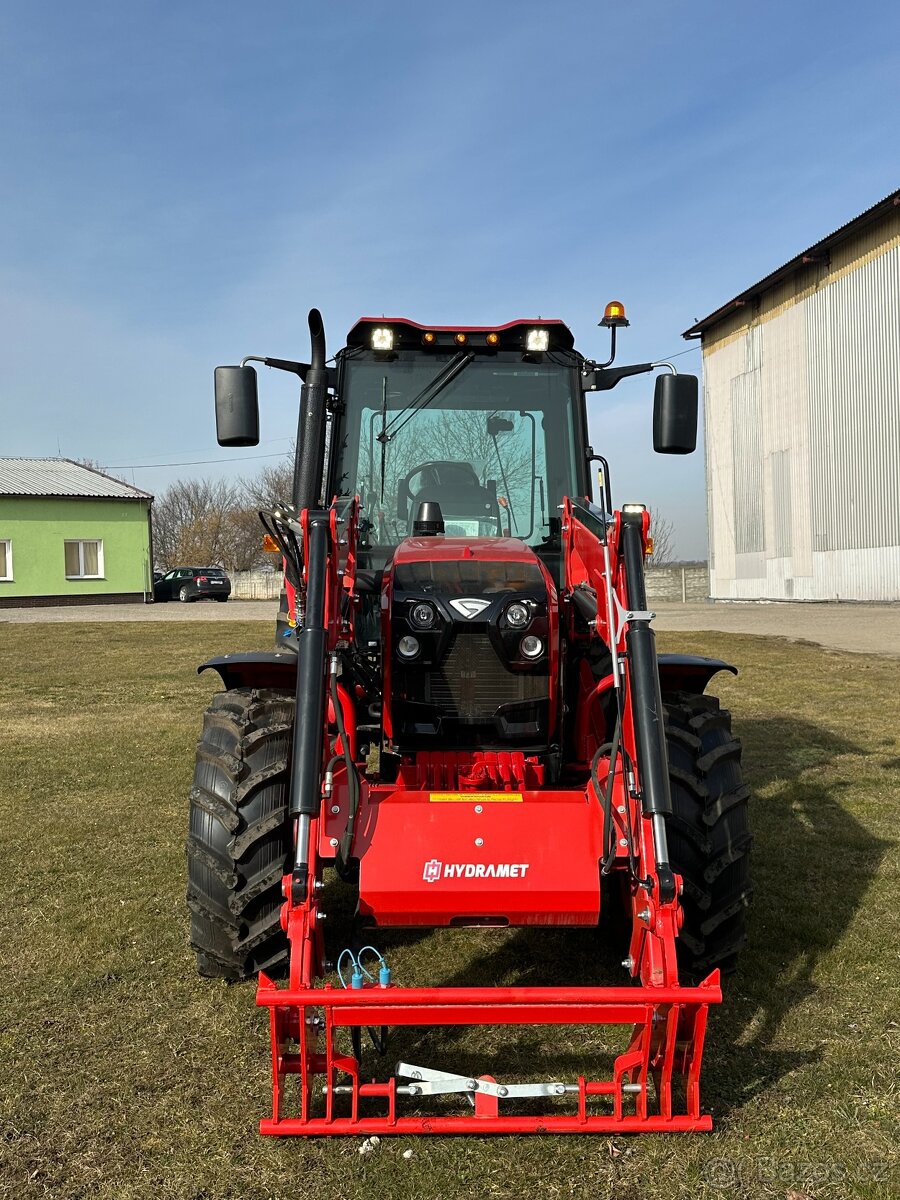 Traktor Belarus 820 s čelním nakladačem - 4