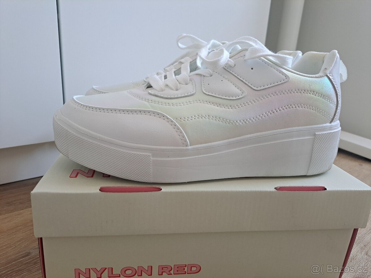 Bílé tenisky s efektem - 4