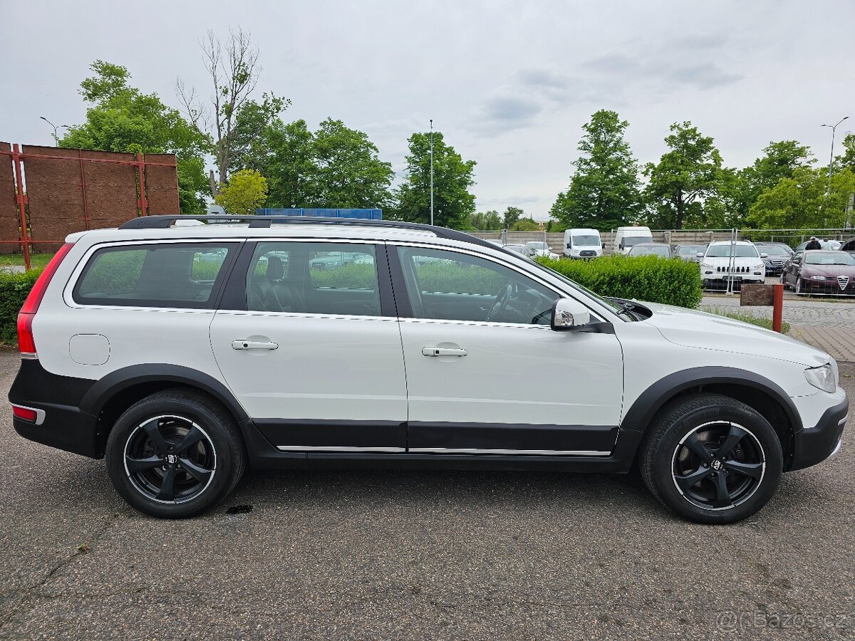 VOLVO XC70 2016 2.0D4 133kW SUMMUM,TEMPOMAT,VÝHŘEVY,SERVISKA - 4