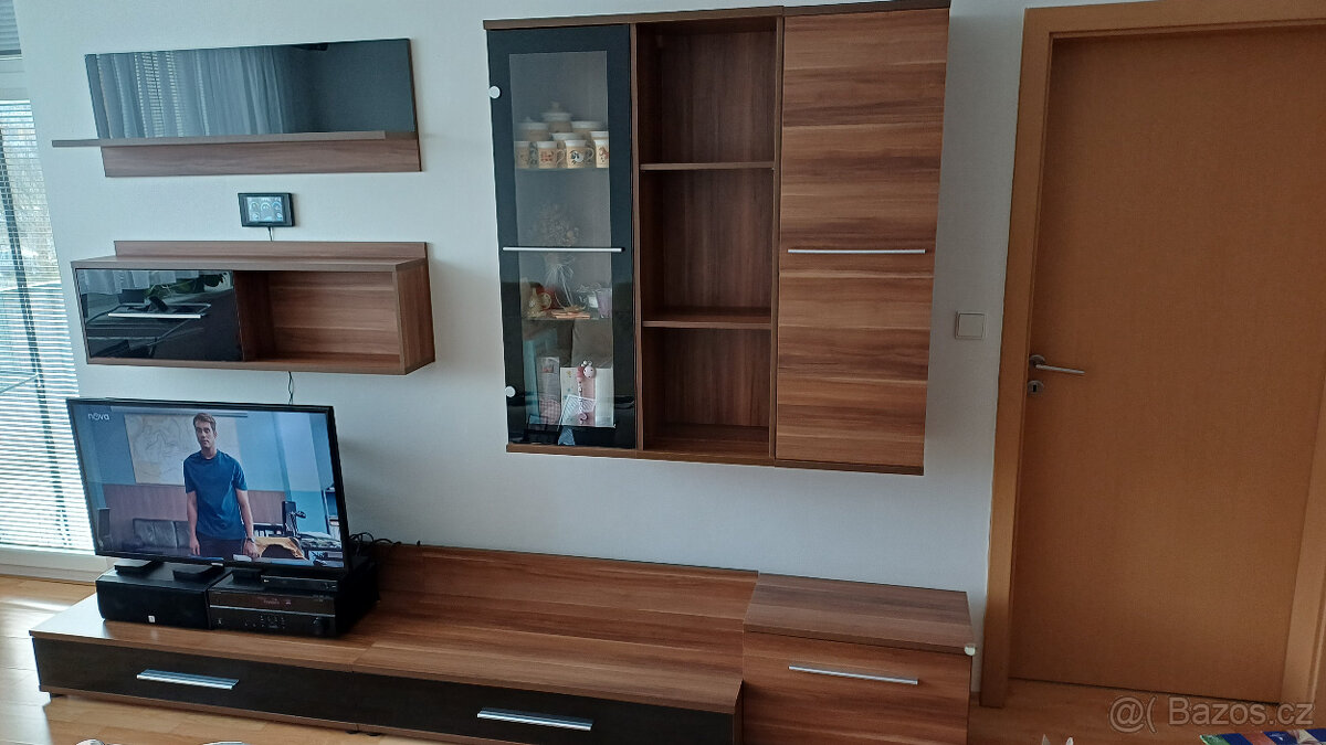Obývací stěna + jídelní a konferenční stolek - 4