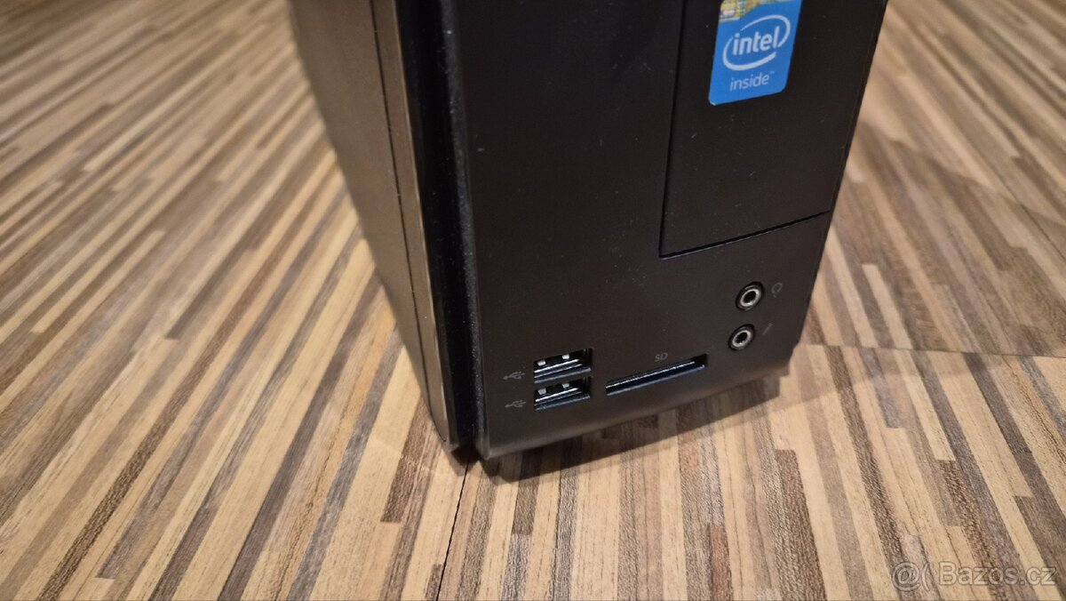 Malý PC Packard Bell - 4