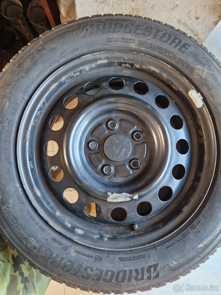 205/60R16 kola disky s pneu - 4