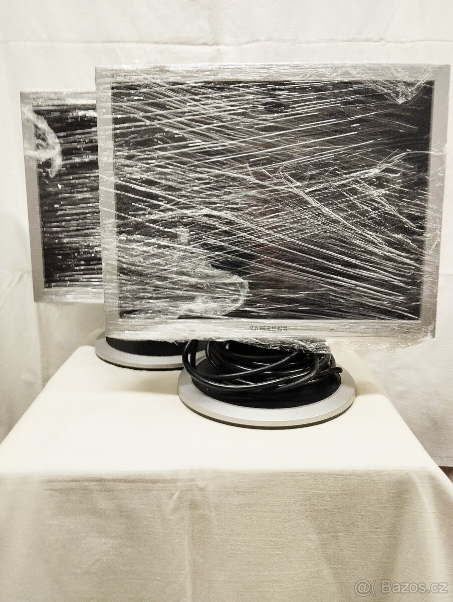 Prodám použité monitory k PC 5ks - 4