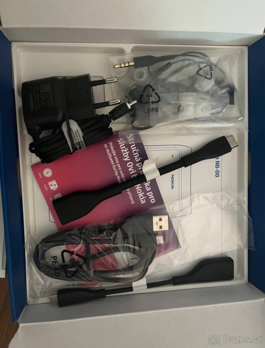 Nokia N8 – kompletní balení - 4