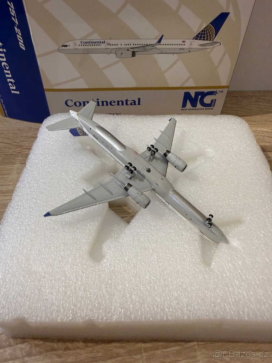 Model letadla 1:400 Boeing 757-200 - 4
