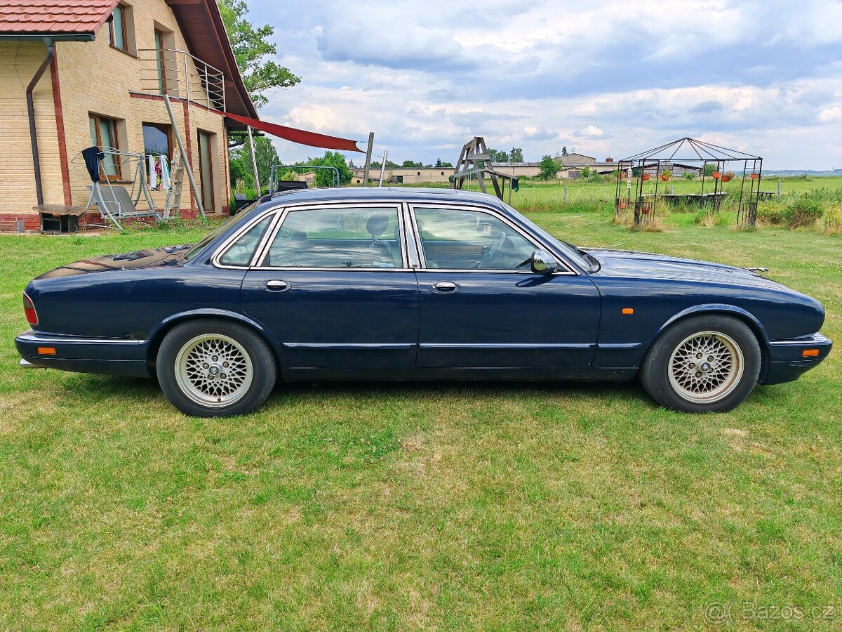 Jaguar Daimler Double Six - XJ12 - 4