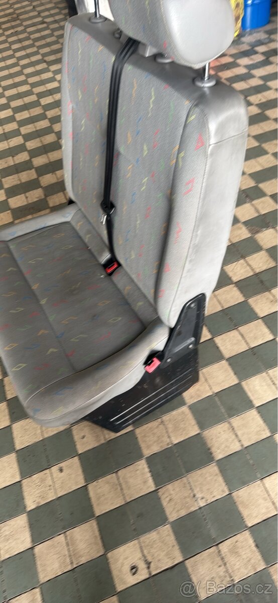 Prodám dvousedačku VW t5 stav viz foto - 4
